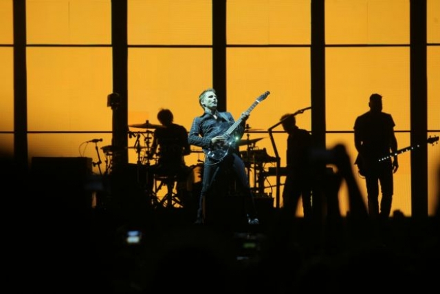 Trupa Muse a făcut publicul să tresară într-o odisee cu lumini și solo-uri sublime